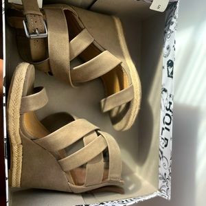 Taupe wedge heels size 5
